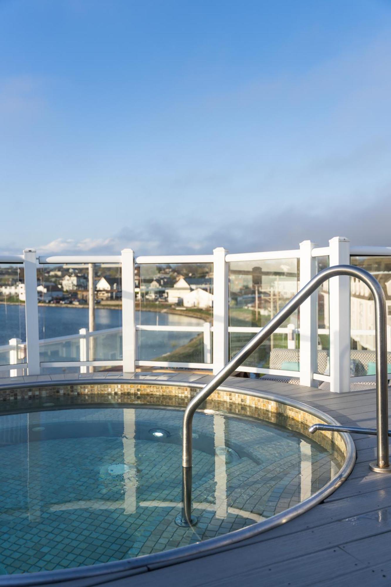 מידלטאון Newport Beach Hotel & Suites מראה חיצוני תמונה