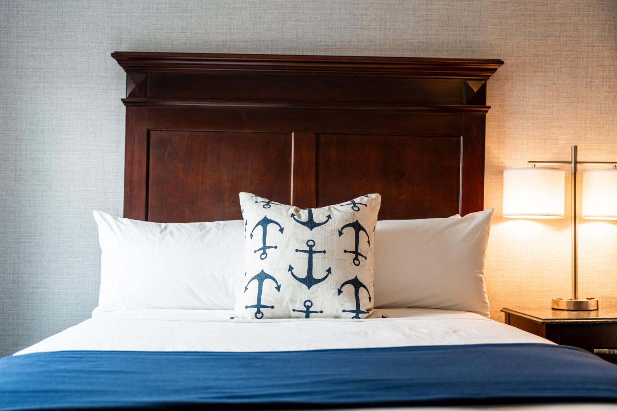 מידלטאון Newport Beach Hotel & Suites מראה חיצוני תמונה